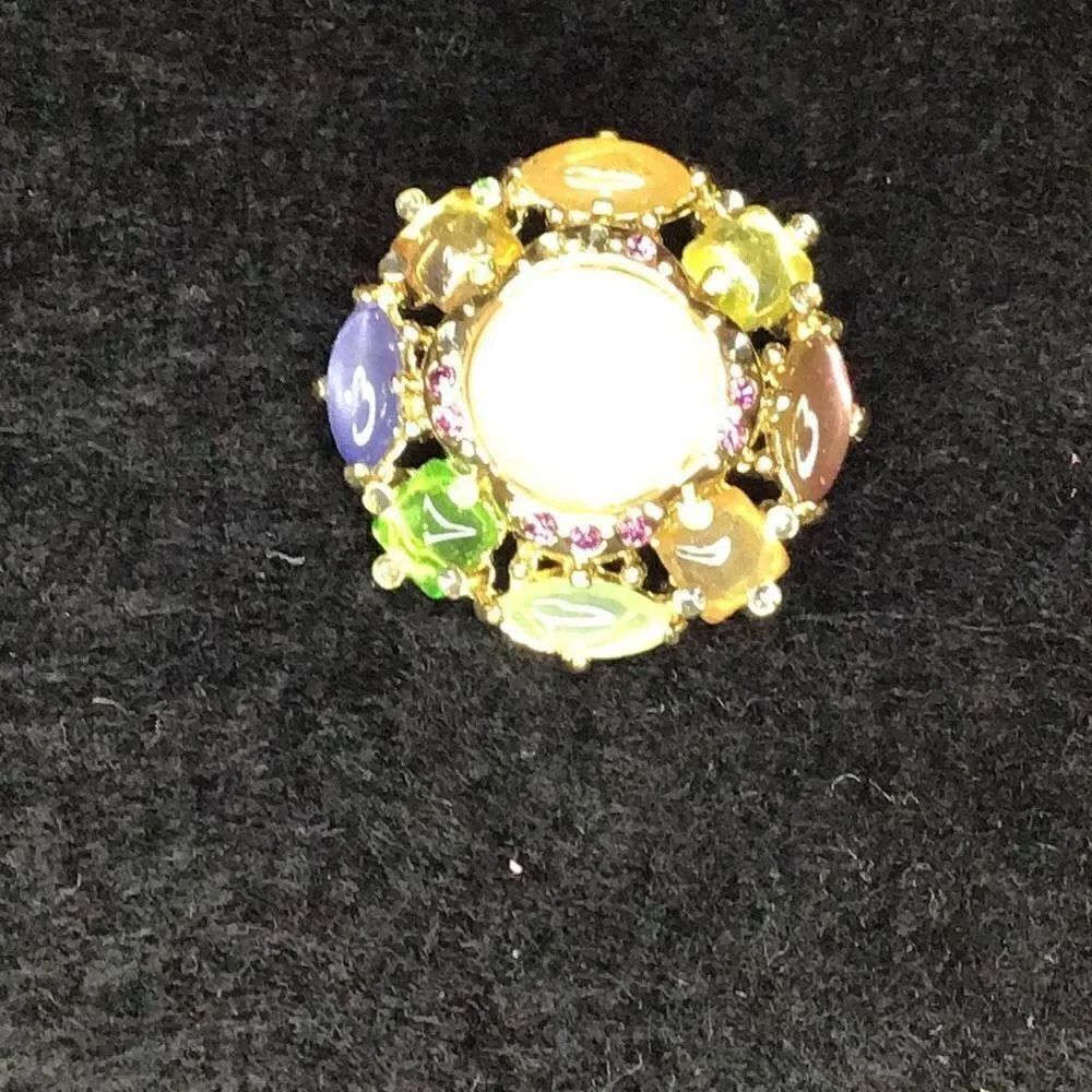 Brooch beautiful multi color stones Surrounding￼ “pearl” centerpiece vintage Mon